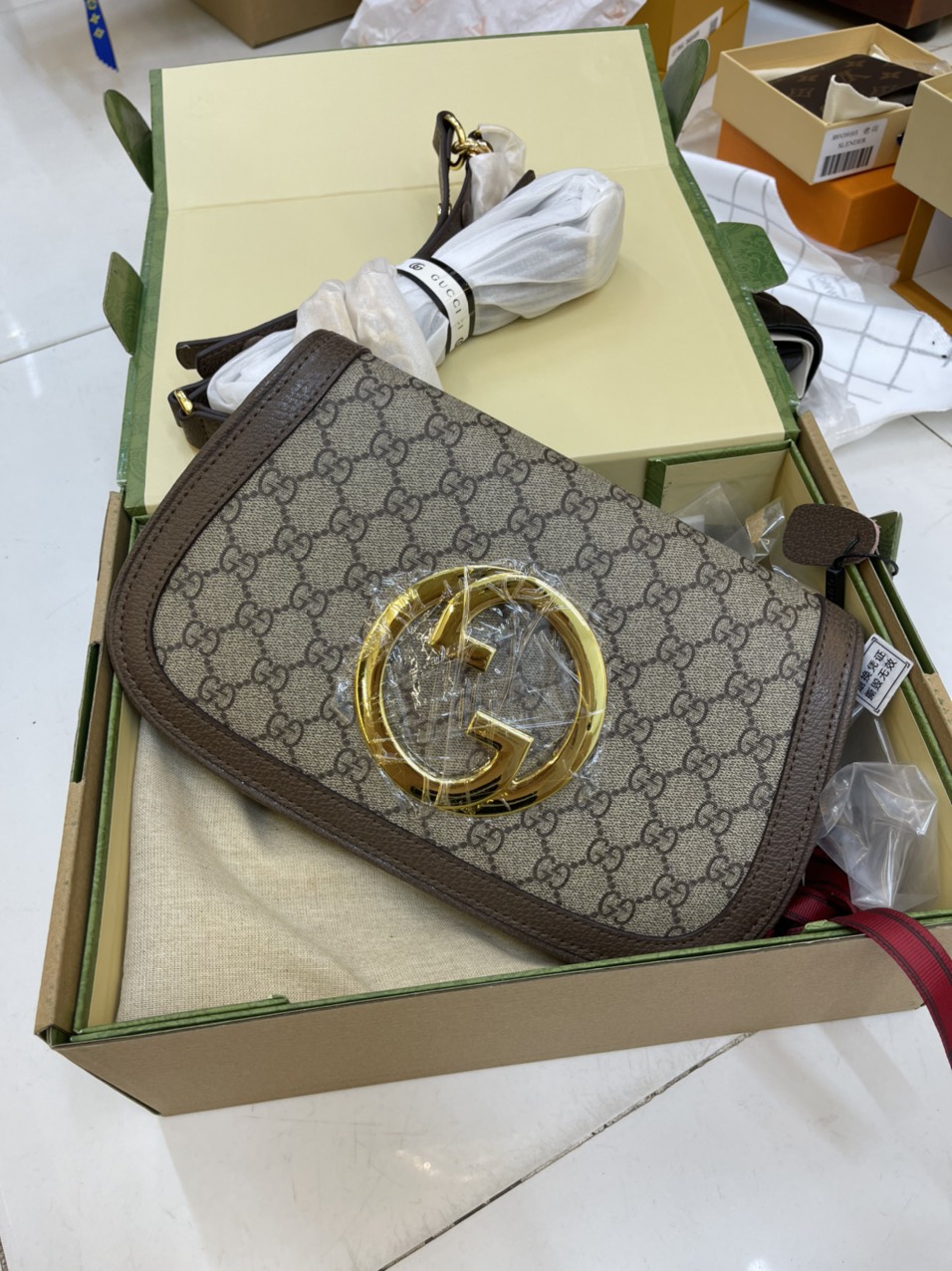 Túi Xách Đeo Chéo Gucci Blondie Shoulder Bag Màu Nâu Be